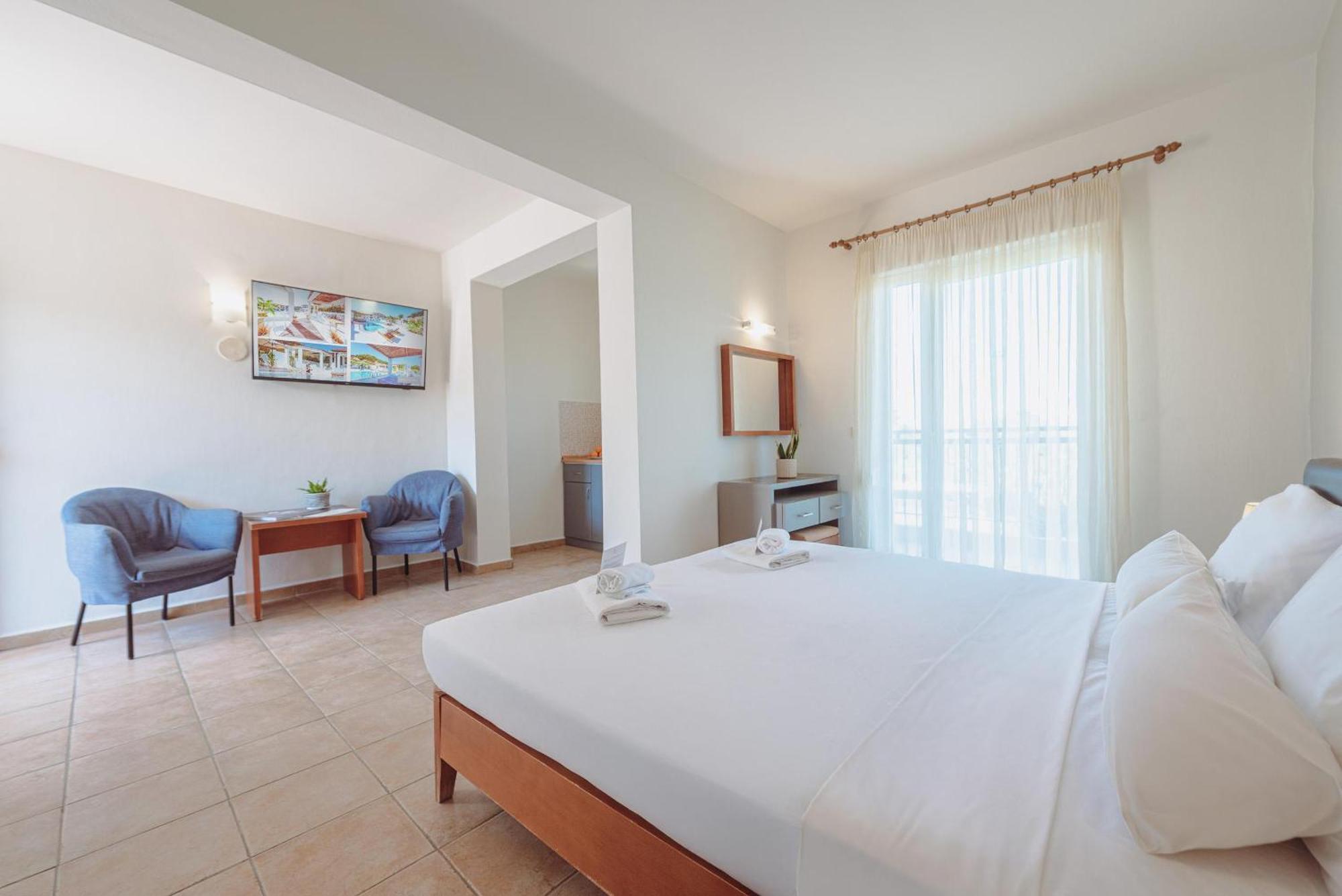 Ampelia Hotel Kassandra ハニオティス エクステリア 写真
